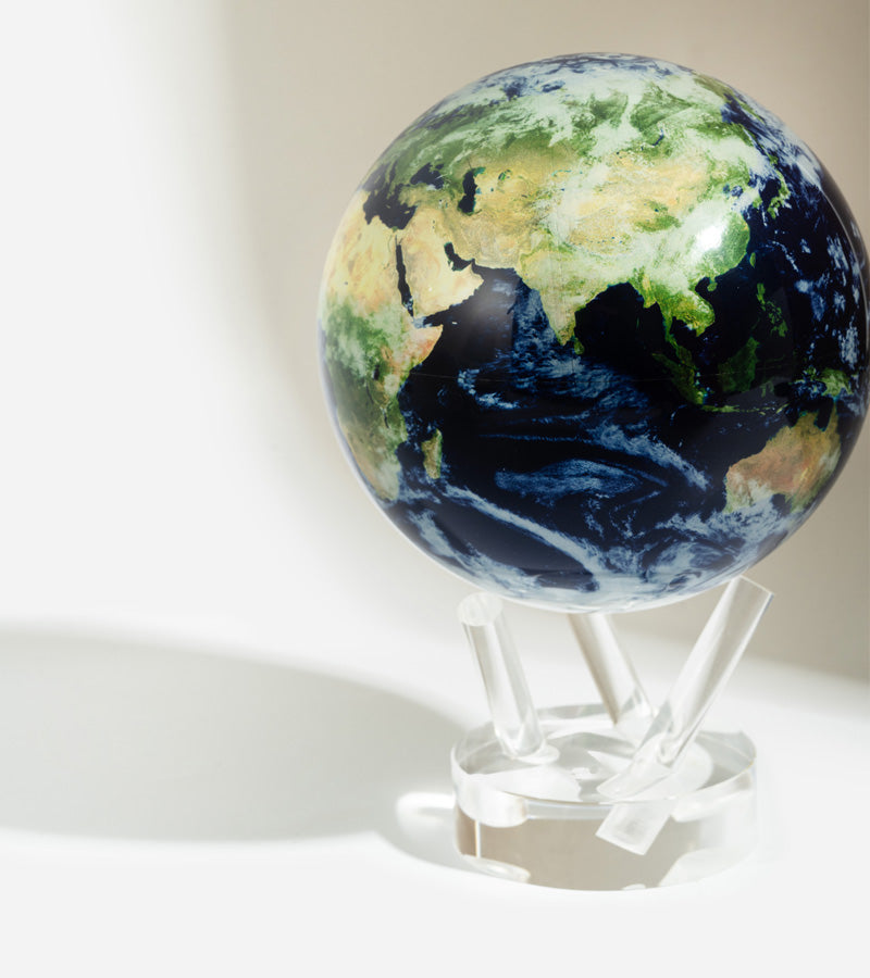 Globo terrestre con nuvole - Mova