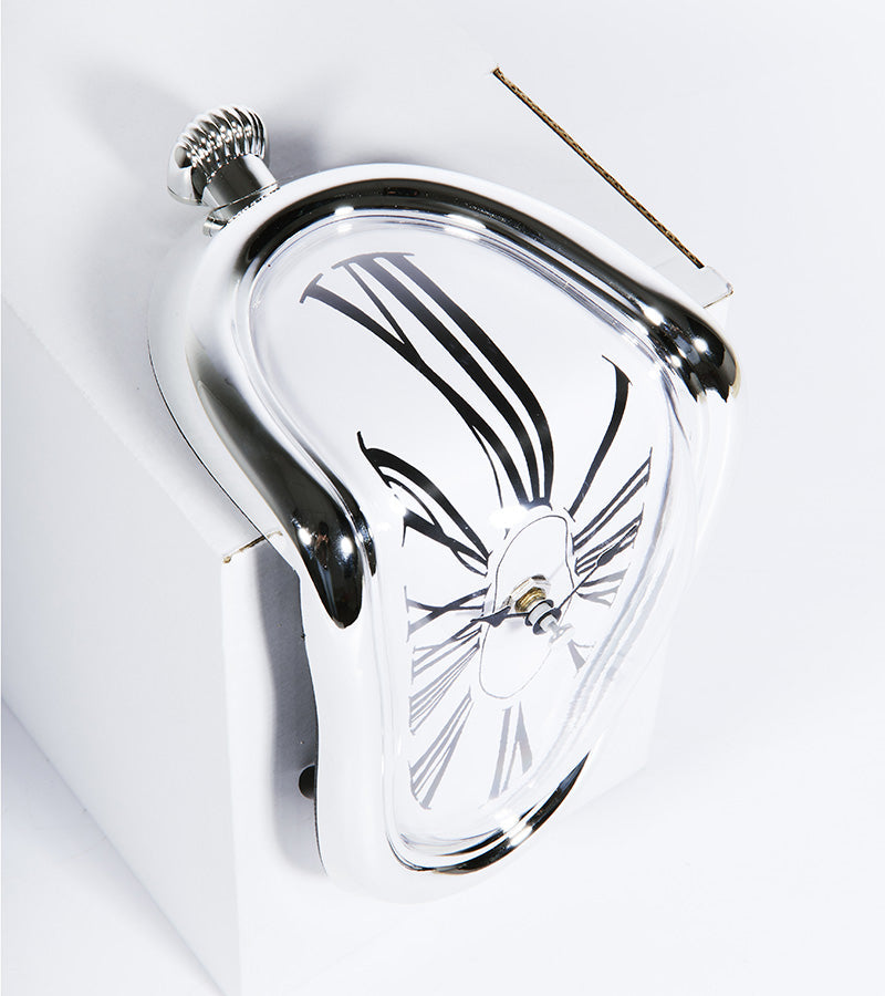 Orologio fuso ispirato a Dalì