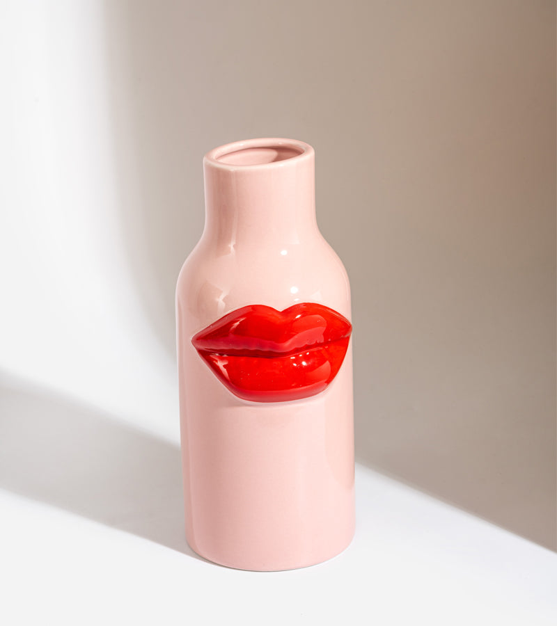 Vaso in ceramica con labbra rosse