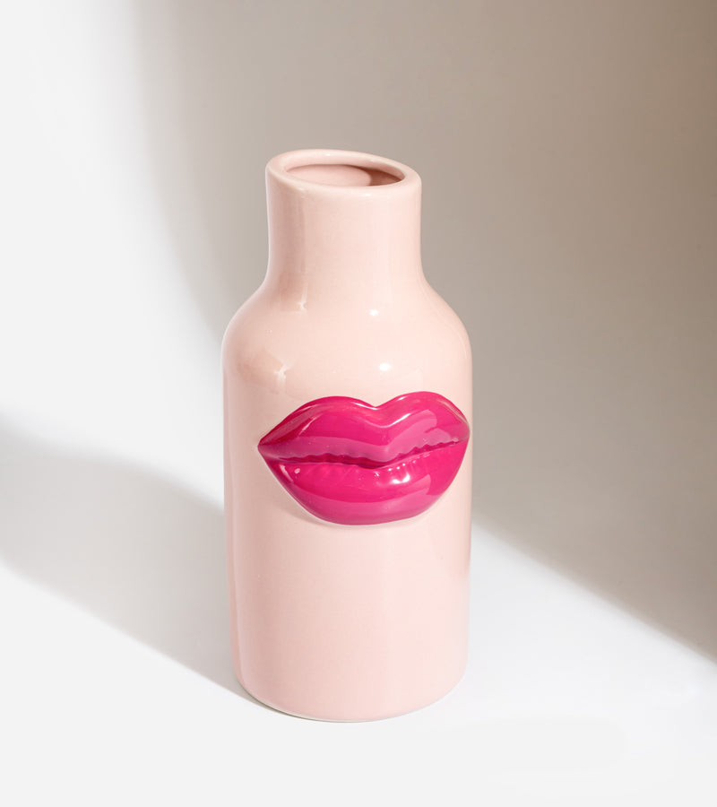 Vaso in ceramica con labbra rosse