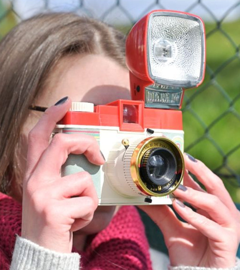Fotocamera vintage Diana F+ con Flash