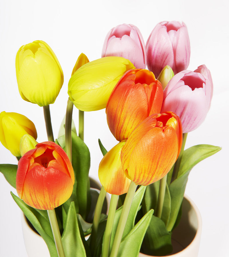 Bouquet realistico di tulipani