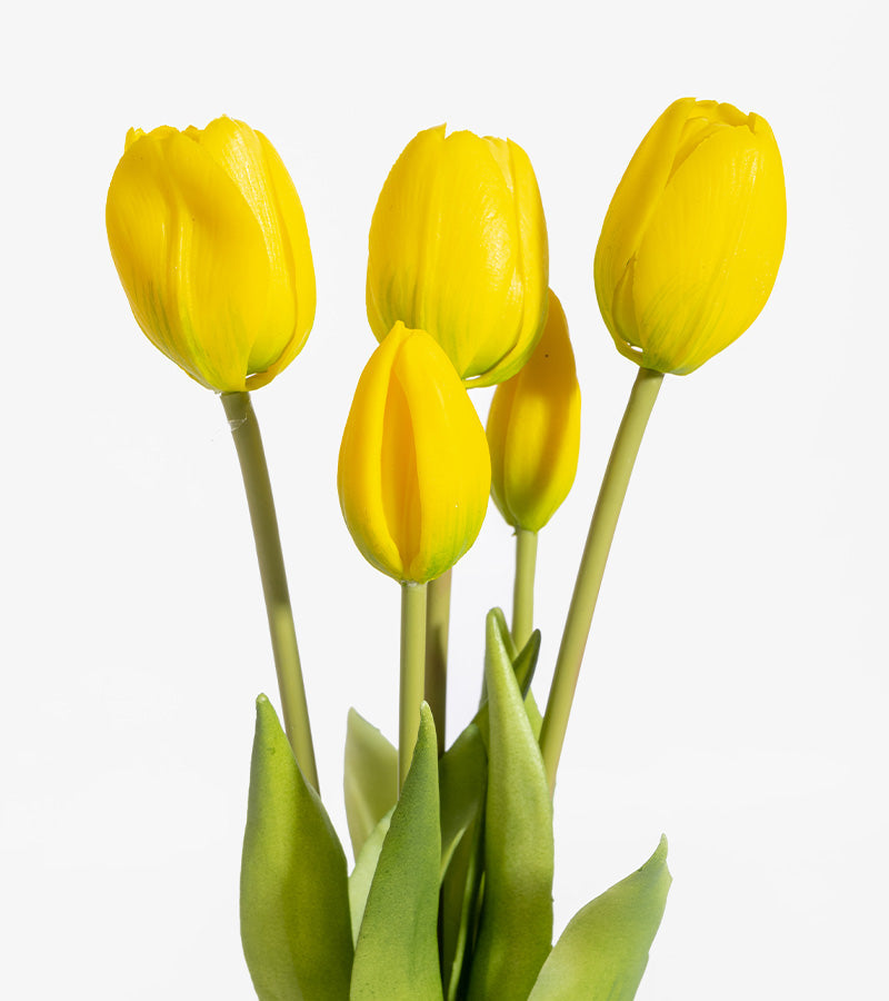 Bouquet realistico di tulipani