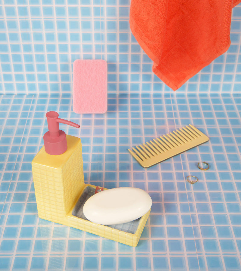 Distributeur de savon piscine