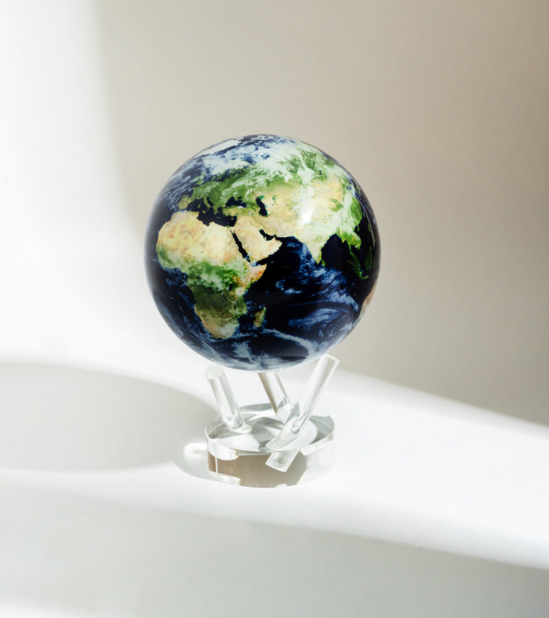 Globo terrestre con nuvole - Mova
