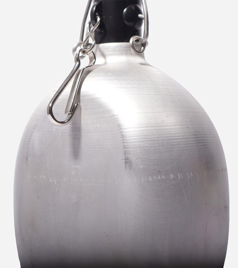 Borraccia ovale in metallo vintage