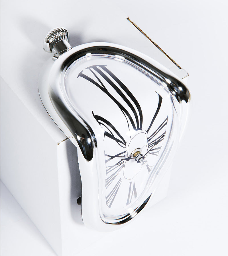 Orologio fuso ispirato a Dalì