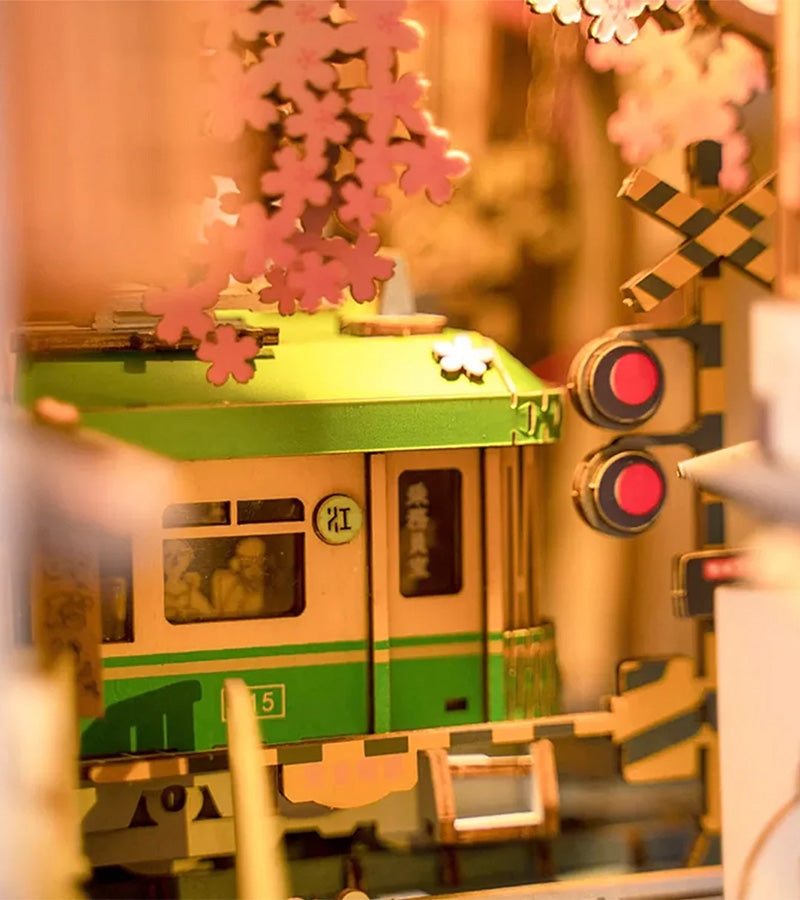 Kit fai da te per realizzare una casa in miniatura con fermalibri - Sakura Densya