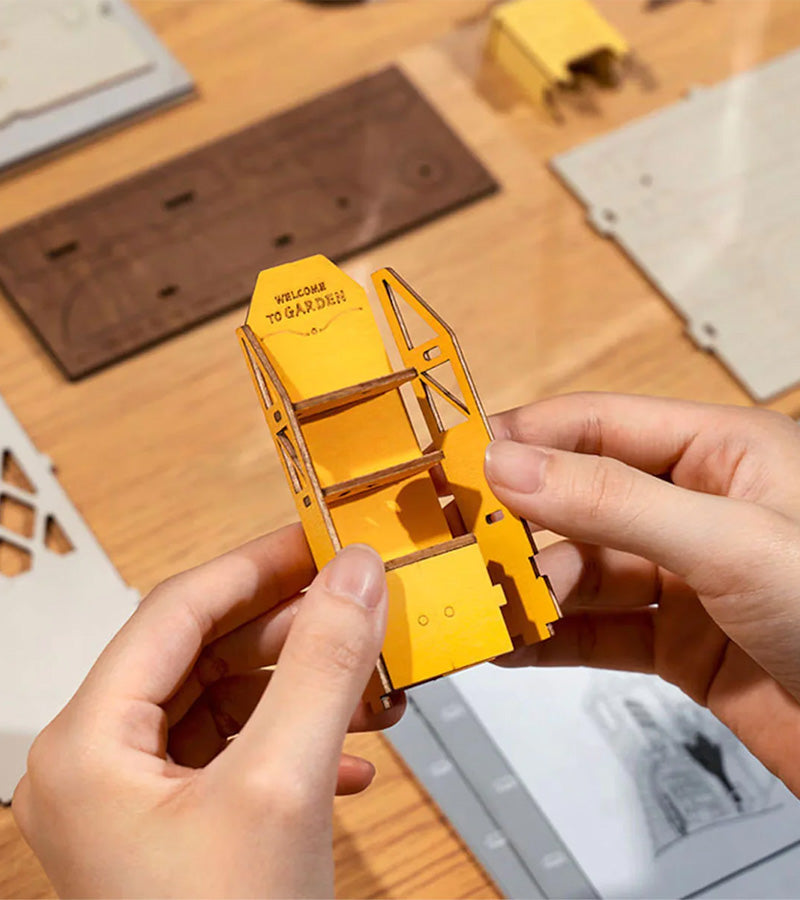 Kit DIY maison miniature en serre-livre - Garden House  Robotime