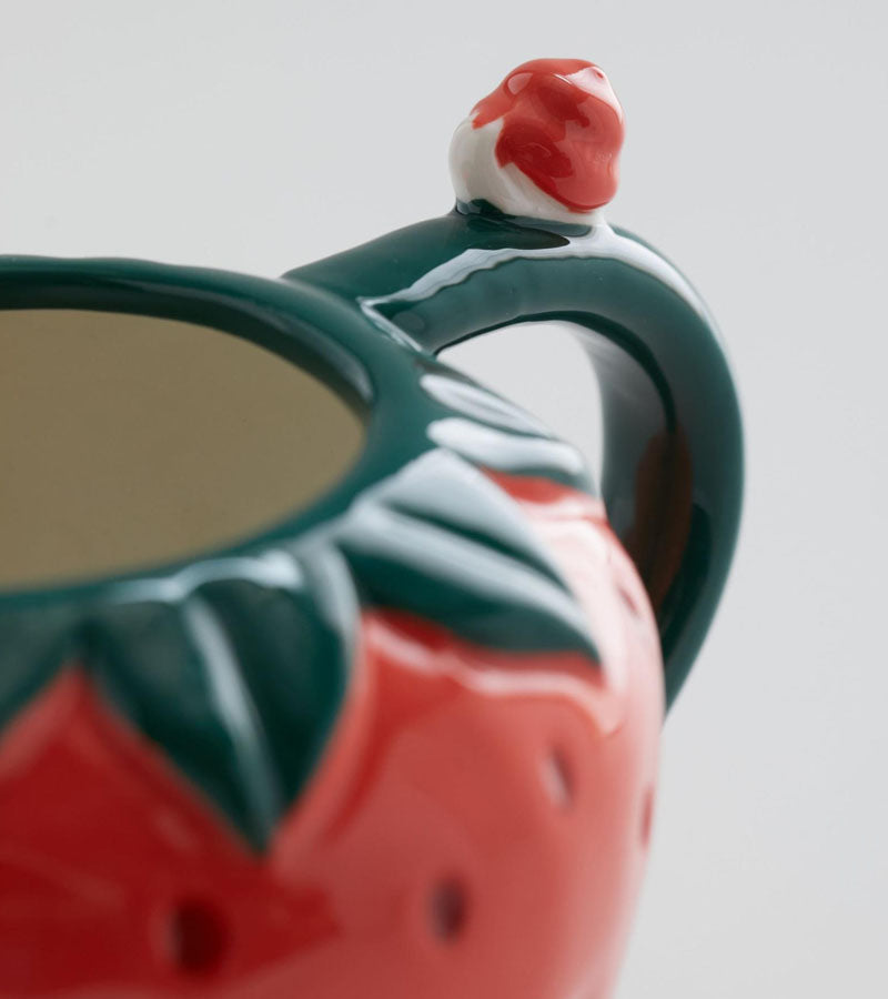 Tazza in ceramica a forma di fragola