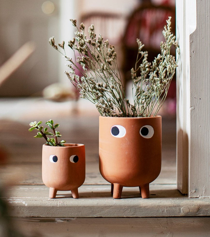 Petit cache-pot à fleur en terre cuite