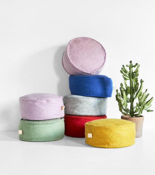 Pouf di lana colorato