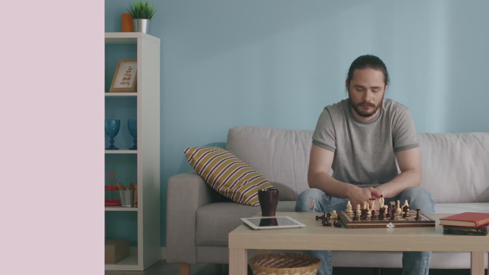 Carica il video: 