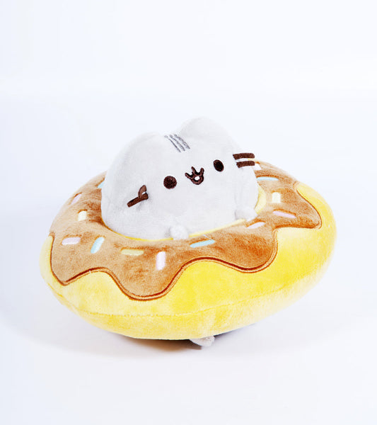 Pusheen dans son donut chocolat