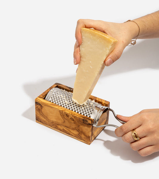 Grattugia per formaggio in legno d'ulivo italiano
