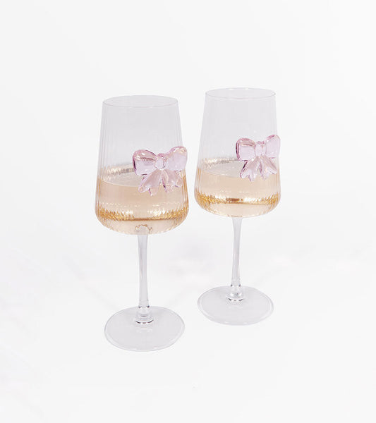 Due calici da vino con fiocco