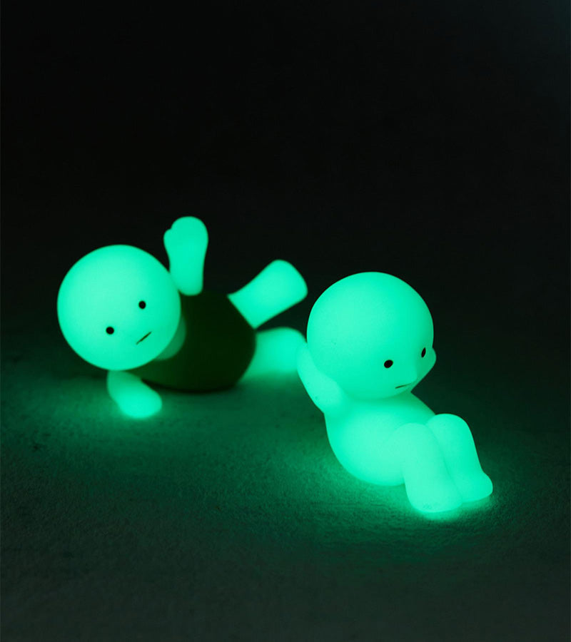 Figurine fluorescente Smiski - série Exercising 