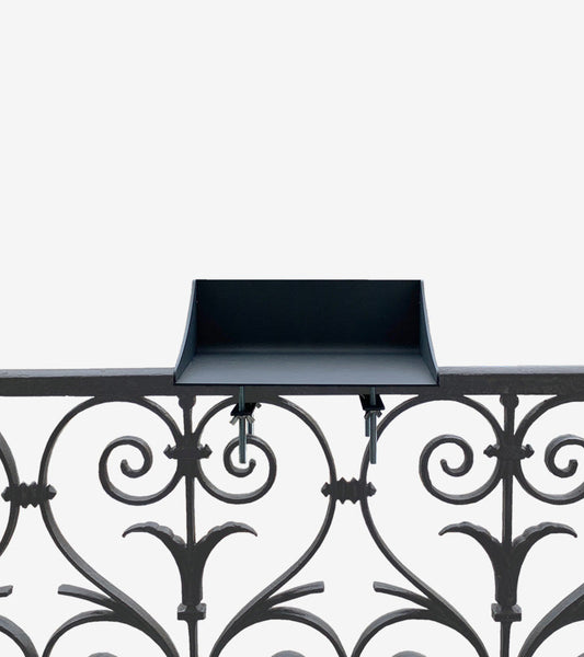 Tavolo in acciaio per balcone