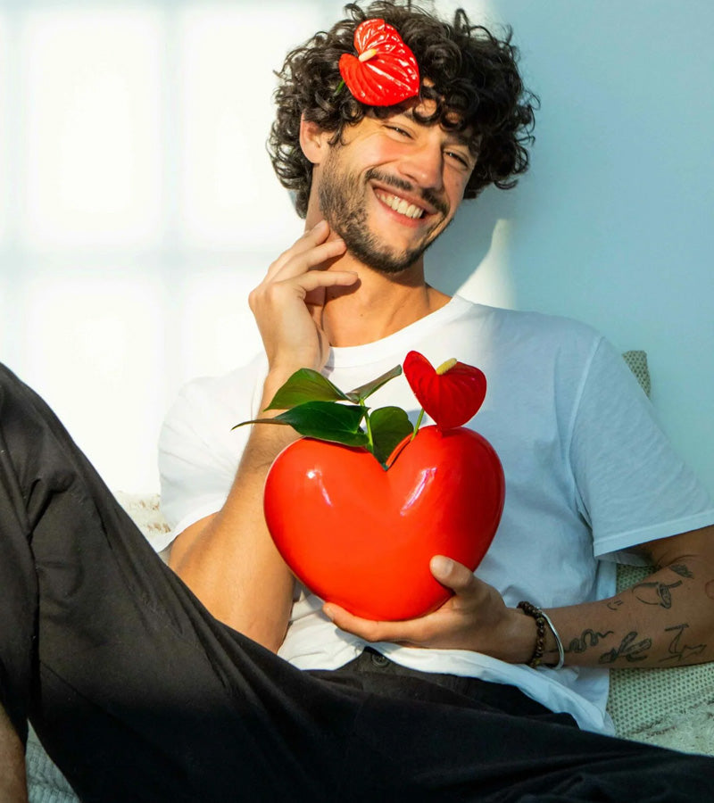 Vaso a forma di cuore in ceramica rossa