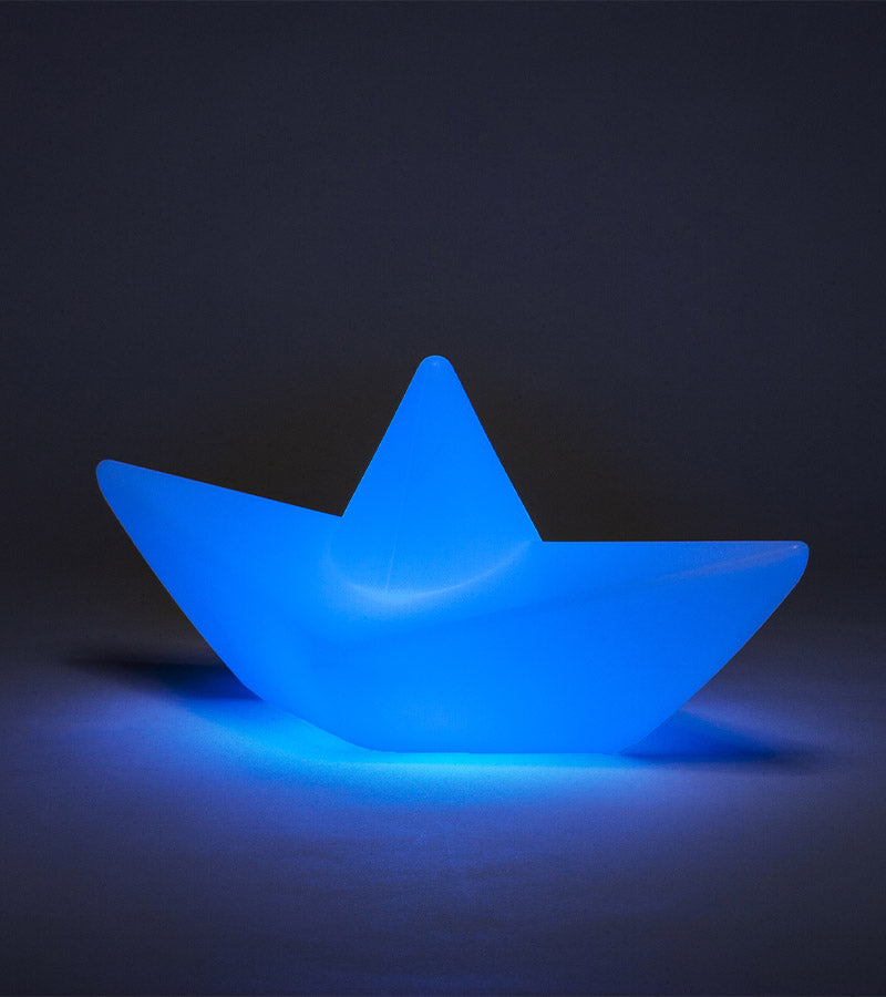 Luce notturna barca galleggiante